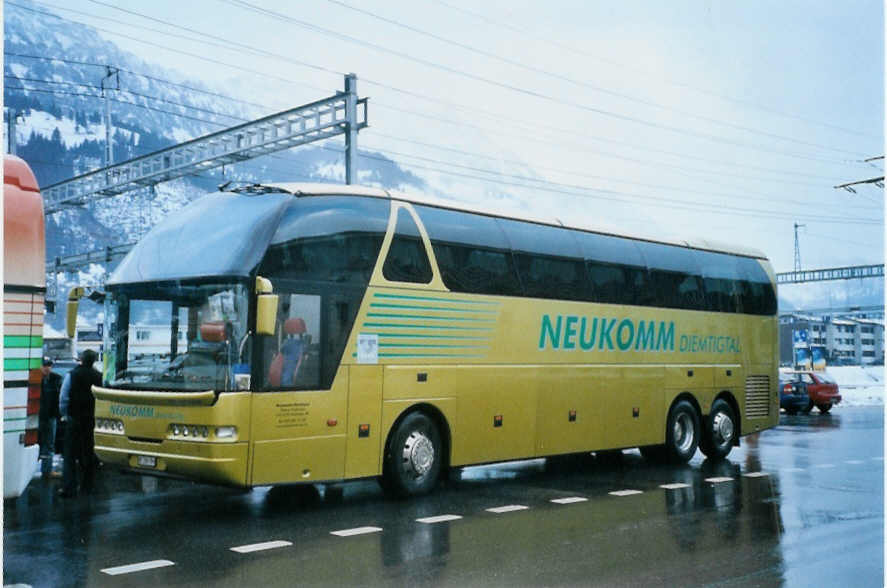 (103'024) - Neukomm, Horboden - BE 200'789 - Neoplan am 6. Januar 2008 beim Bahnhof Frutigen