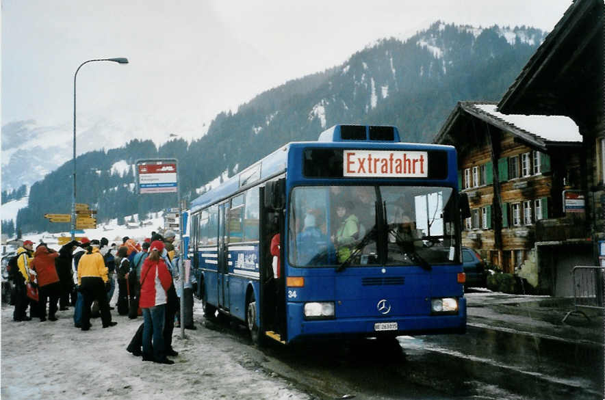 (103'033) - AFA Adelboden - Nr. 34/BE 263'015 - Mercedes (ex Nr. 17; ex Frhlich, Zrich Nr. 603; ex VBZ Zrich Nr. 682) am 6. Januar 2008 in Adelboden, Kreuzgasse