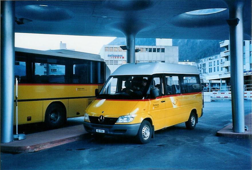 (104'307) - Autotour, Visp - VS 504 - Mercedes am 17. Februar 2008 beim Bahnhof Visp