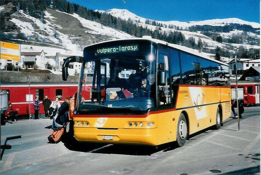 (104'410) - PostAuto Graubnden - GR 67'414 - Neoplan am 19. Februar 2008 beim Bahnhof Scuol-Tarasp