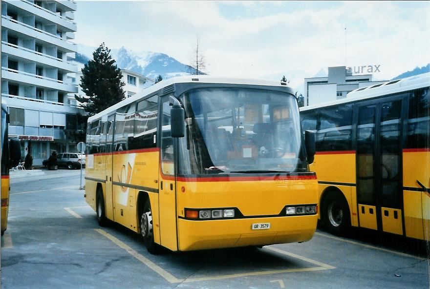 (105'007) - Fontana, Ilanz - Nr. 8/GR 3579 - Neoplan am 9. Mrz 2008 beim Bahnhof Ilanz