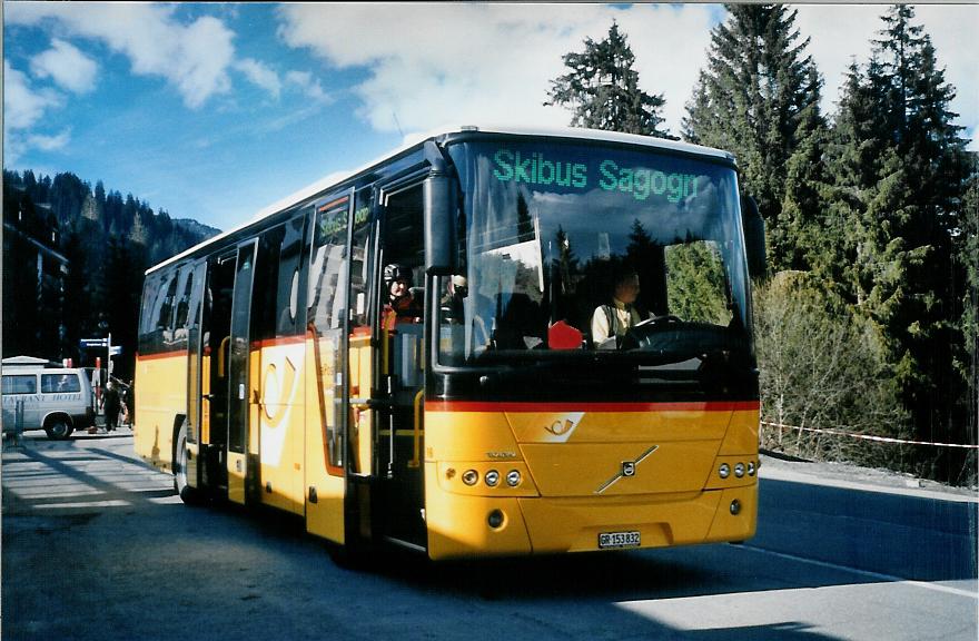 (105'020) - Fontana, Ilanz - Nr. 16/GR 153'832 - Volvo am 9. Mrz 2008 in Laax, Murschetg