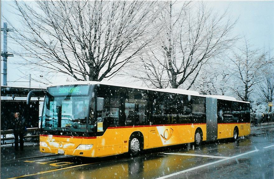 (105'517) - TMR Martigny - VS 328'801 - Mercedes am 21. Mrz 2008 beim Bahnhof Martigny