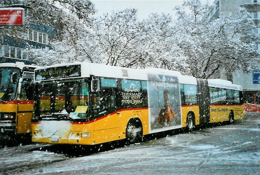 (105'611) - Buchard, Leytron - Nr. 152/VS 104'346 - Volvo am 21. Mrz 2008 beim Bahnhof Sion