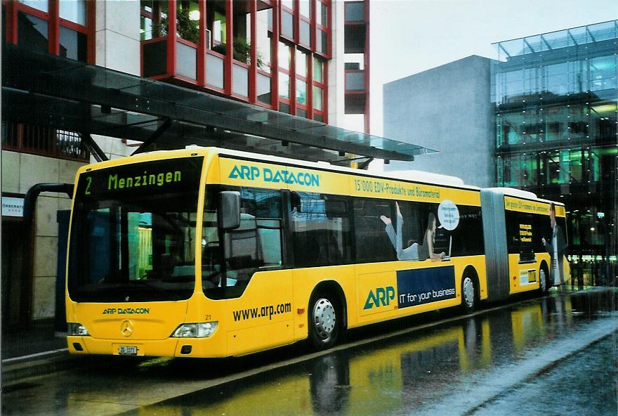 (106'035) - ZVB Zug - Nr. 21/ZG 3371 - Mercedes am 31. Mrz 2008 beim Bahnhof Zug