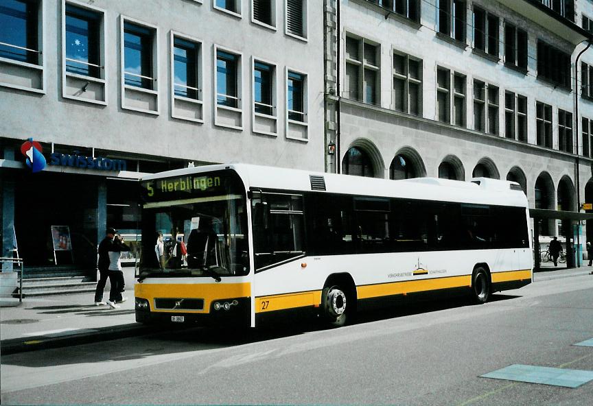 (106'815) - VBSH Schaffhausen - Nr. 27/SH 38'027 - Volvo am 26. April 2008 beim Bahnhof Schaffhausen