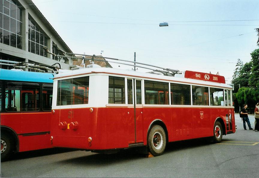 (107'706) - VB Biel - Nr. 21 - Berna/Hess Trolleybus am 1. Juni 2008 in Biel, Depot