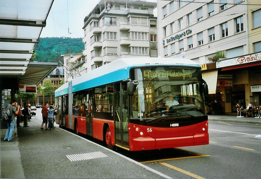 (107'725) - VB Biel - Nr. 56 - Hess/Hess Gelenktrolleybus am 1. Juni 2008 beim Bahnhof Biel