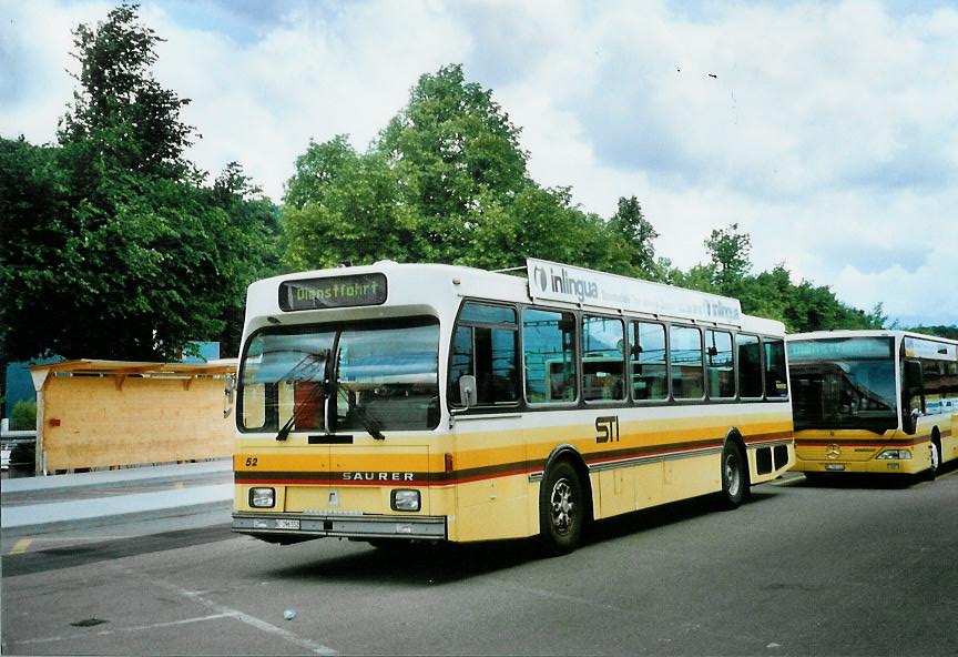 (107'735) - STI Thun - Nr. 52/BE 396'552 - Saurer/R&J am 3. Juni 2008 beim Bahnhof Thun (prov. Haltestelle)