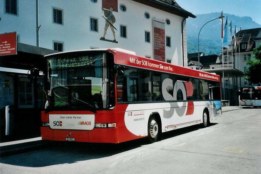 (109'317) - AAGS Schwyz - Nr. 11/SZ 5811 - Volvo/Hess am 16. Juli 2008 in Schwyz, Postplatz