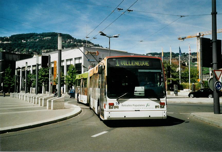 (110'126) - VMCV Clarens - Nr. 14 - Van Hool Gelenktrolleybus am 10. August 2008 beim Bahnhof Vevey