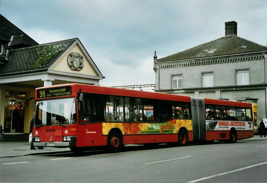 (110'915) - SWK Konstanz - Nr. 32/KN-C 1132 - Mercedes am 15. September 2008 beim Bahnhof Konstanz