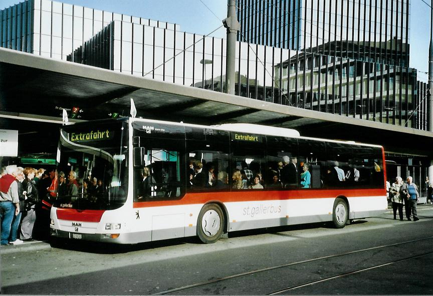 (111'604) - St. Gallerbus, St. Gallen - Nr. 262/SG 198'262 - MAN am 13. Oktober 2008 beim Bahnhof St. Gallen