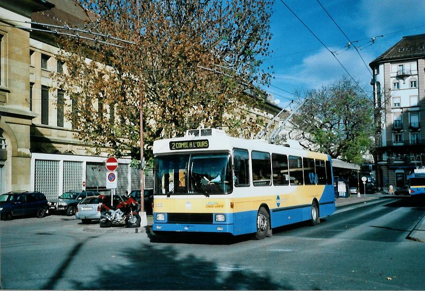 (112'012) - TC La Chaux-de-Fonds - Nr. 112 - NAW/Hess Trolleybus am 10. November 2008 beim Bahnhof La Chaux-de-Fonds