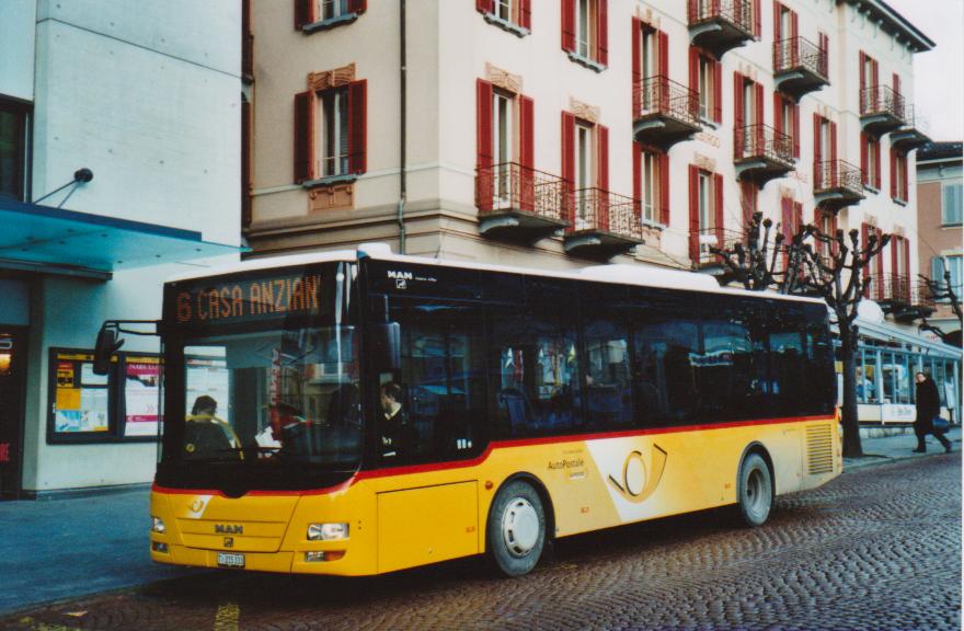 (112'437) - AutoPostale Ticino - TI 215'333 - MAN/Gppel am 9. Dezember 2008 beim Bahnhof Bellinzona