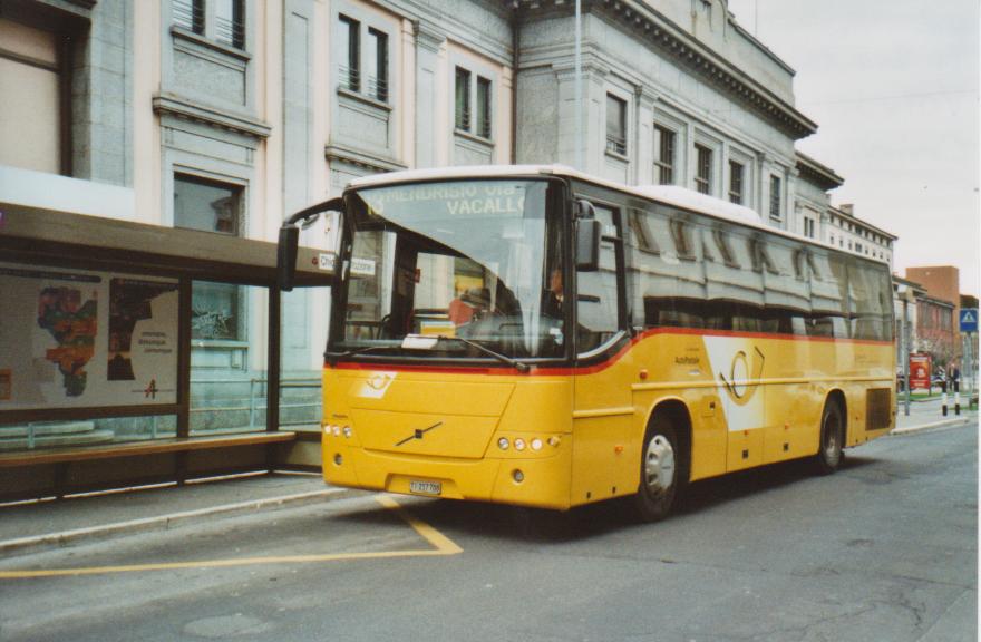 (112'604) - Autopostale, Mendrisio - TI 217'708 - Volvo am 9. Dezember 2008 beim Bahnhof Chiasso