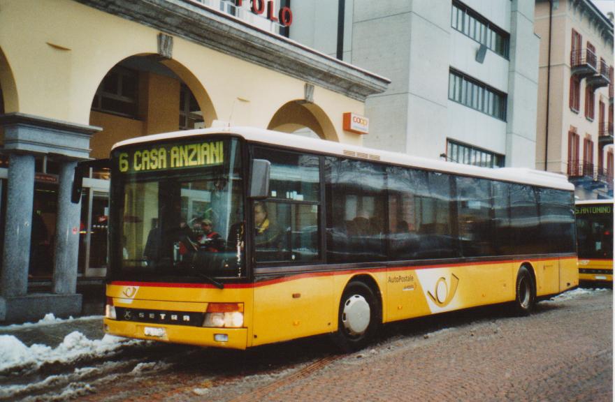 (112'722) - AutoPostale Ticino - TI 215'322 - Setra (ex P 25'606) am 10. Dezember 2008 beim Bahnhof Bellinzona