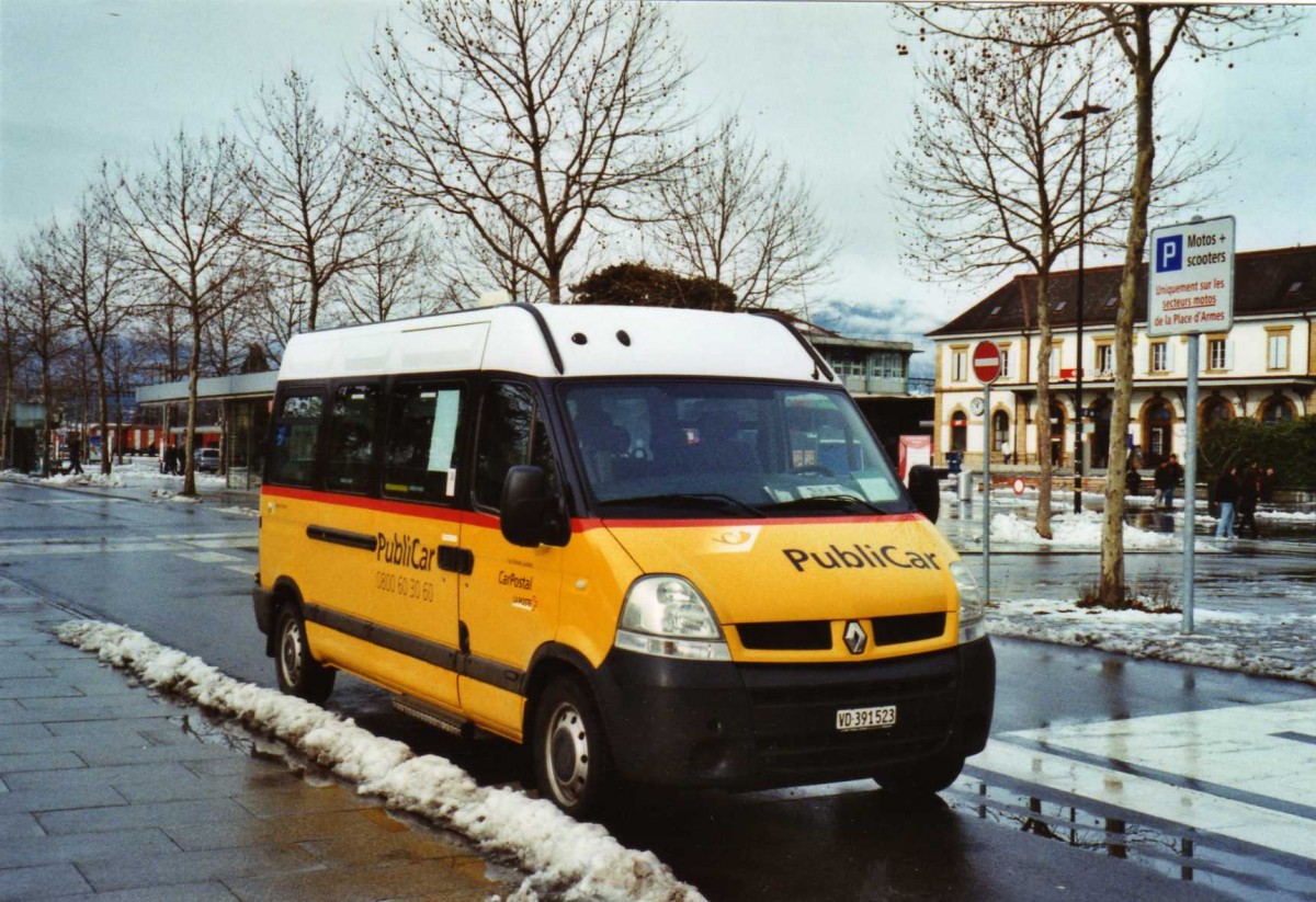 (113'327) - CarPostal Ouest - VD 391'523 - Renault am 23. Dezember 2009 beim Bahnhof Yverdon