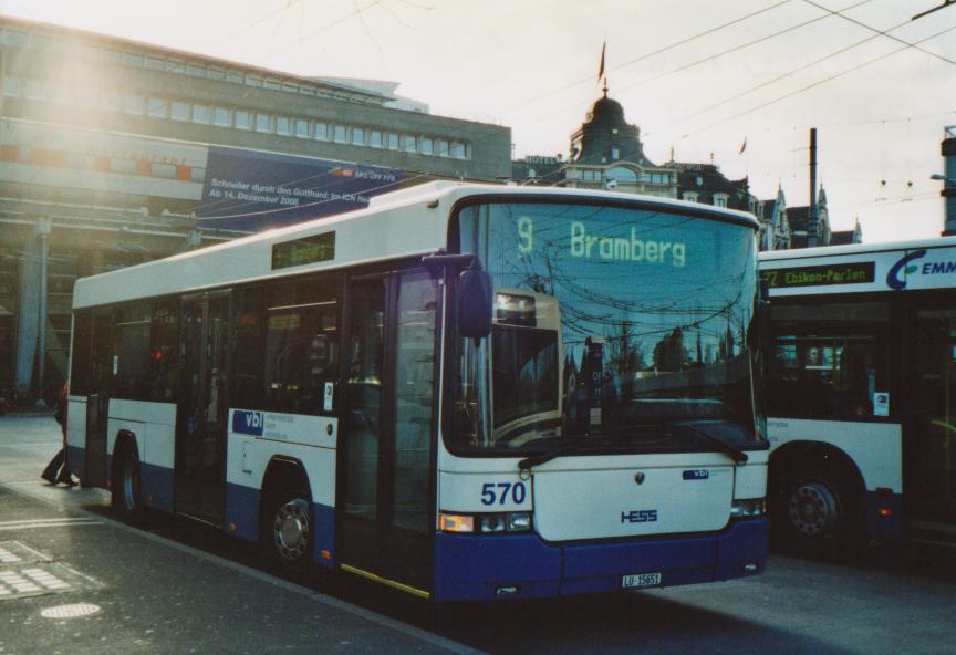 (113'426) - VBL Luzern - Nr. 570/LU 15'651 - Scania/Hess am 26. Dezember 2008 beim Bahnhof Luzern