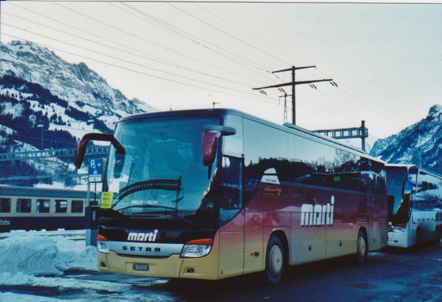 (113'619) - Marti, Kallnach - Nr. 12/BE 572'212 - Setra am 11. Januar 2009 beim Bahnhof Frutigen