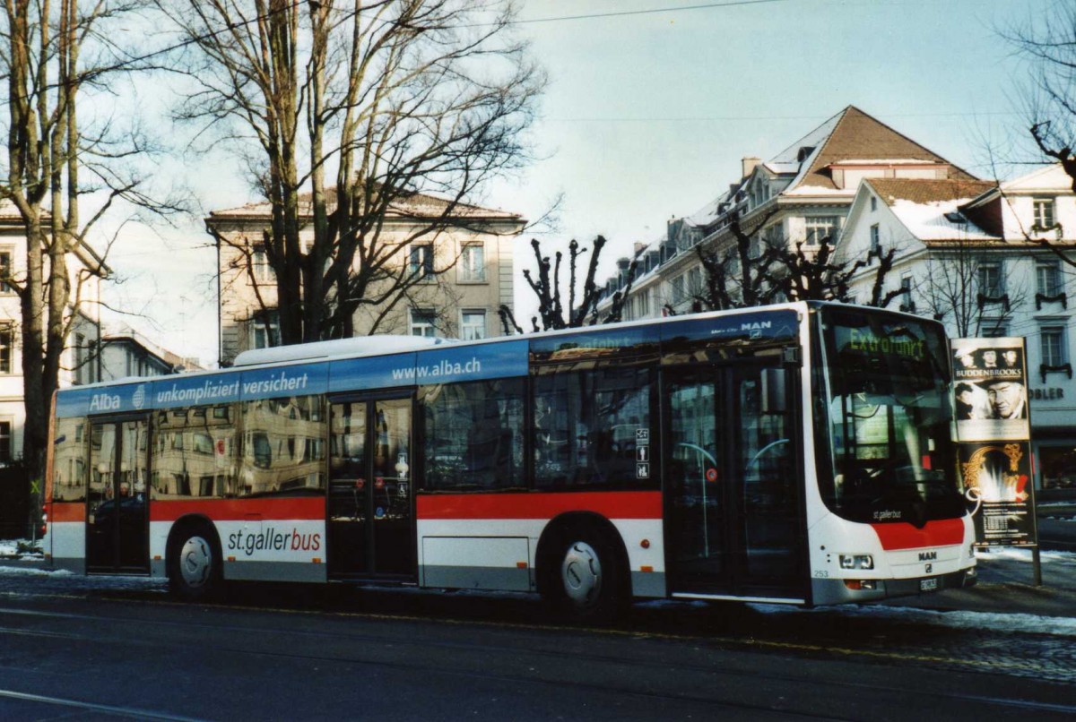 (113'910) - St. Gallerbus - Nr. 253/SG 198'253 - MAN am 17. Januar 2009 beim Bahnhof St. Gallen