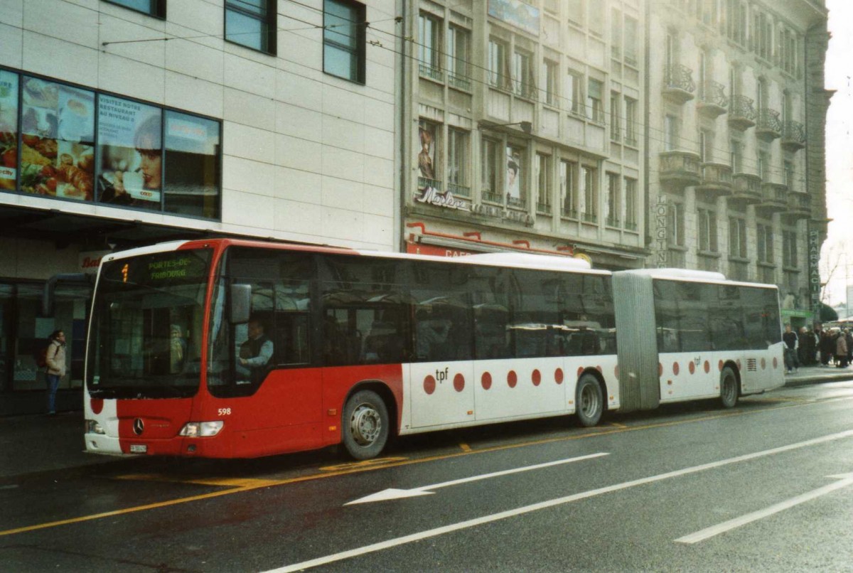 (114'314) - TPF Fribourg - Nr. 598/FR 300'419 - Mercedes am 14. Februar 2009 beim Bahnhof Fribourg