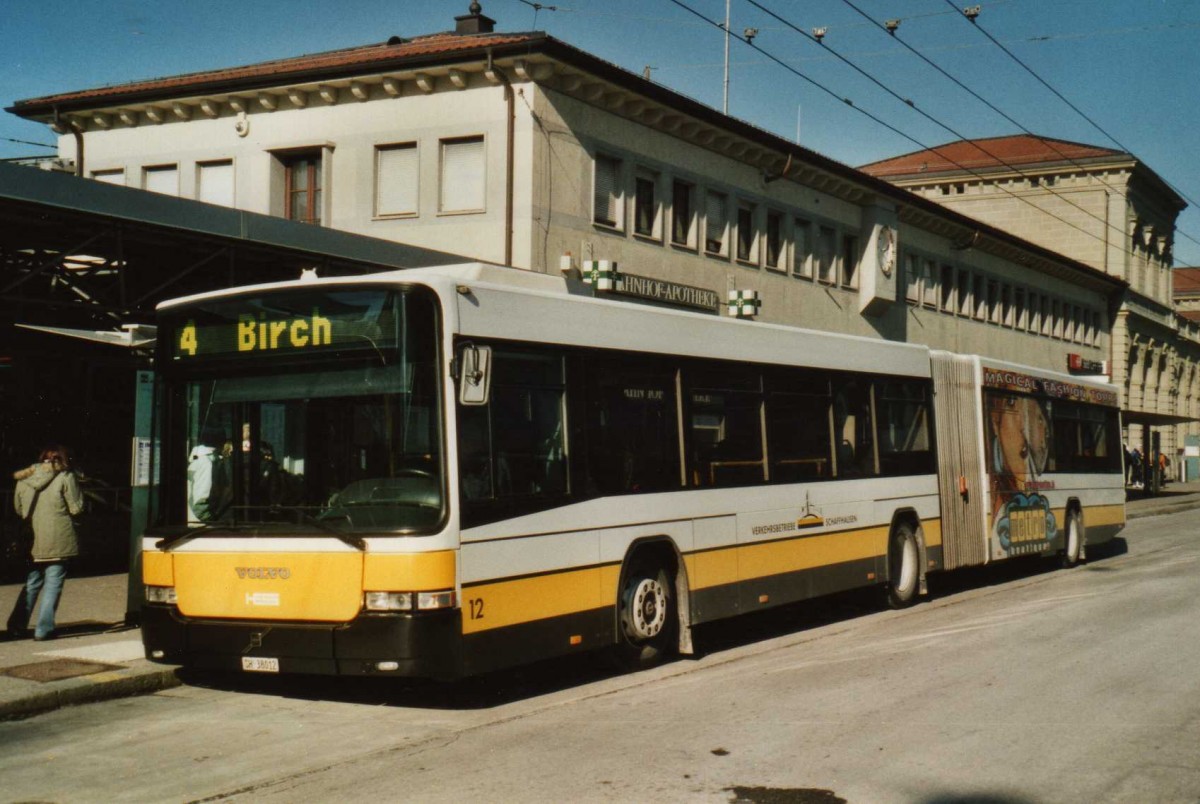 (114'534) - VBSH Schaffhausen - Nr. 12/SH 38'012 - Volvo/Hess am 18. Februar 2009 beim Bahnhof Schaffhausen