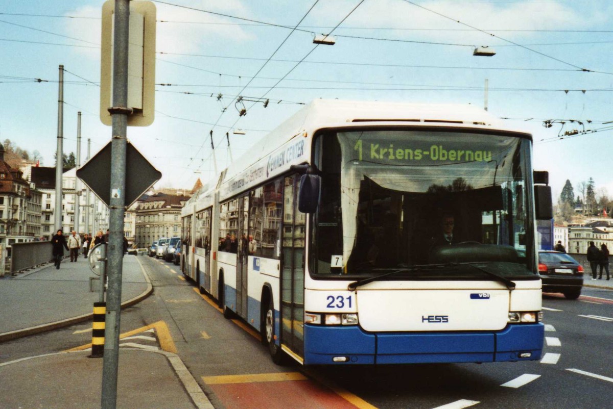 (114'720) - VBL Luzern - Nr. 231 - Hess/Hess Doppelgelenktrolleybus am 7. Mrz 2009 beim Bahnhof Luzern