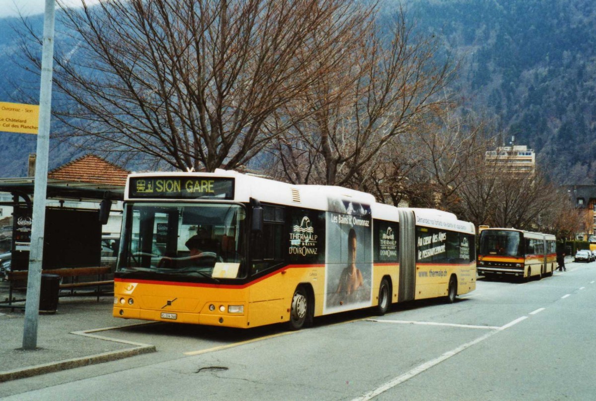 (115'625) - Buchard, Leytron - Nr. 152/VS 104'346 - Volvo am 30. Mrz 2009 beim Bahnhof Martigny