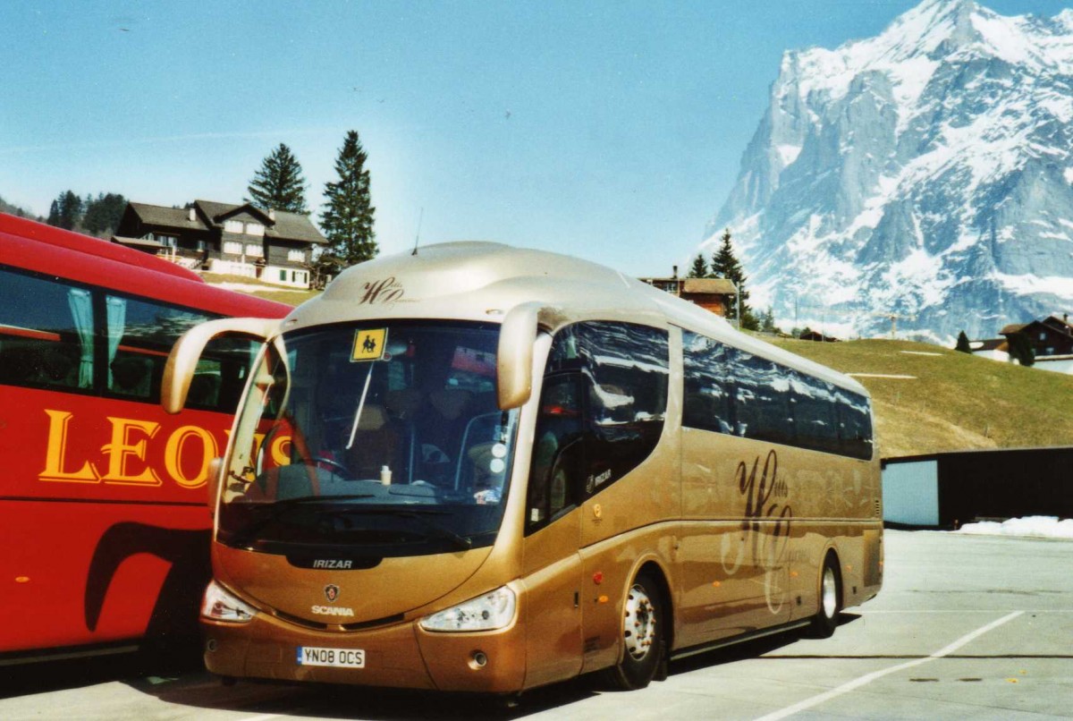 (115'737) - Aus England: Hills, Wolverhampton - YN08 OCS - Scania/Irizar am 5. April 2009 in Grindelwald, Grund