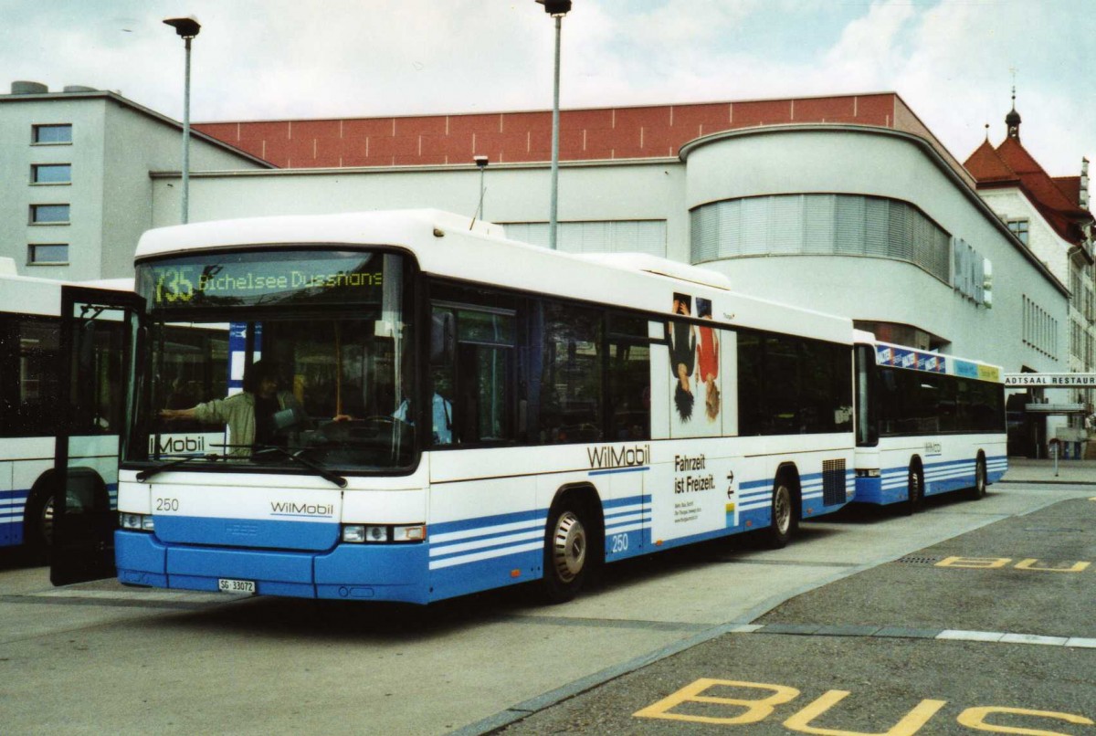 (115'934) - WilMobil, Wil - Nr. 250/SG 33'072 - Volvo/Hess (ex BOS Wil Nr. 21) am 22. April 2009 beim Bahnhof Wil