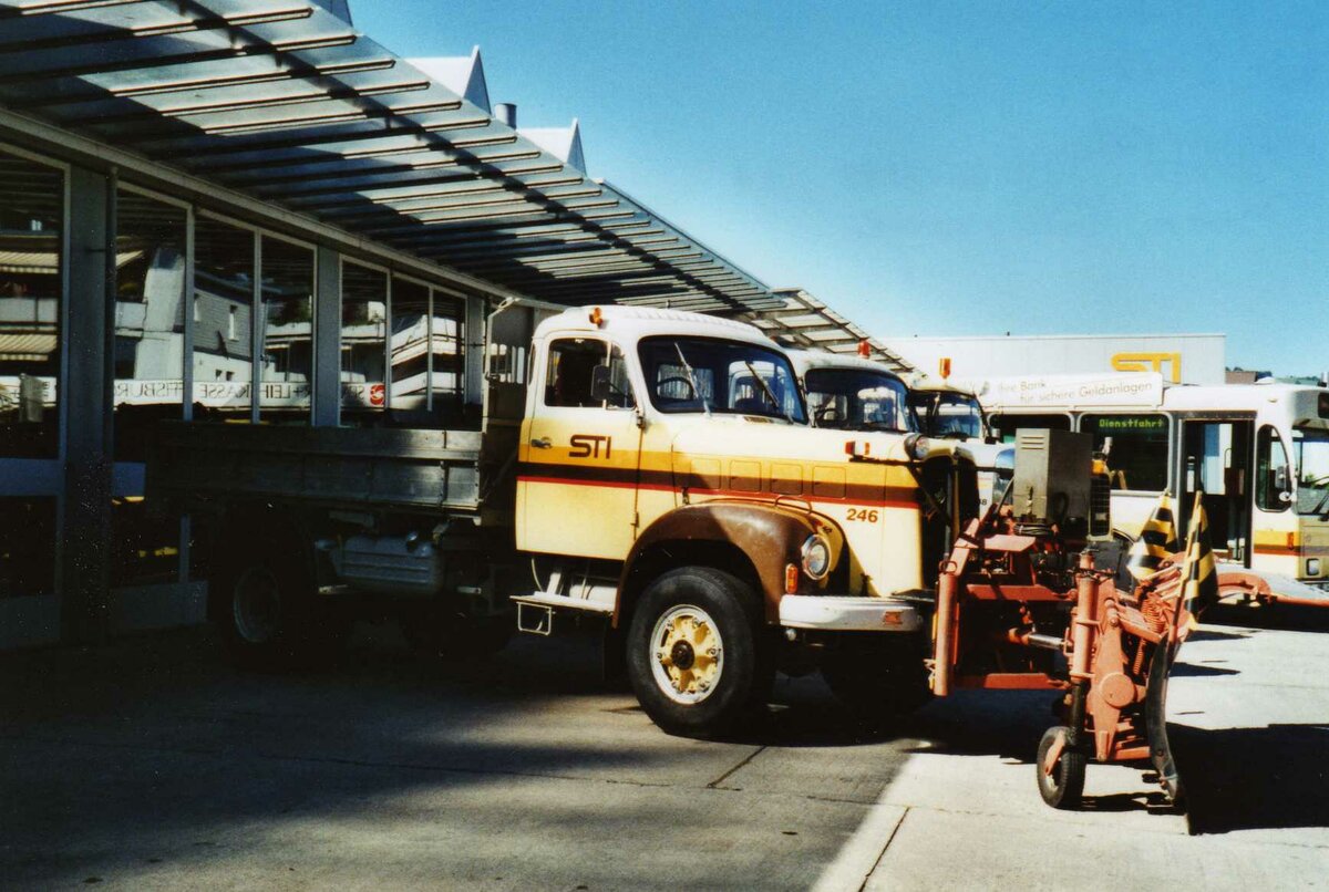 (117'617) - Aus dem Archiv: STI Thun - Nr. 246 - Saurer (ex Nr. 146) am 13. Juni 2009 in Thun, Garage