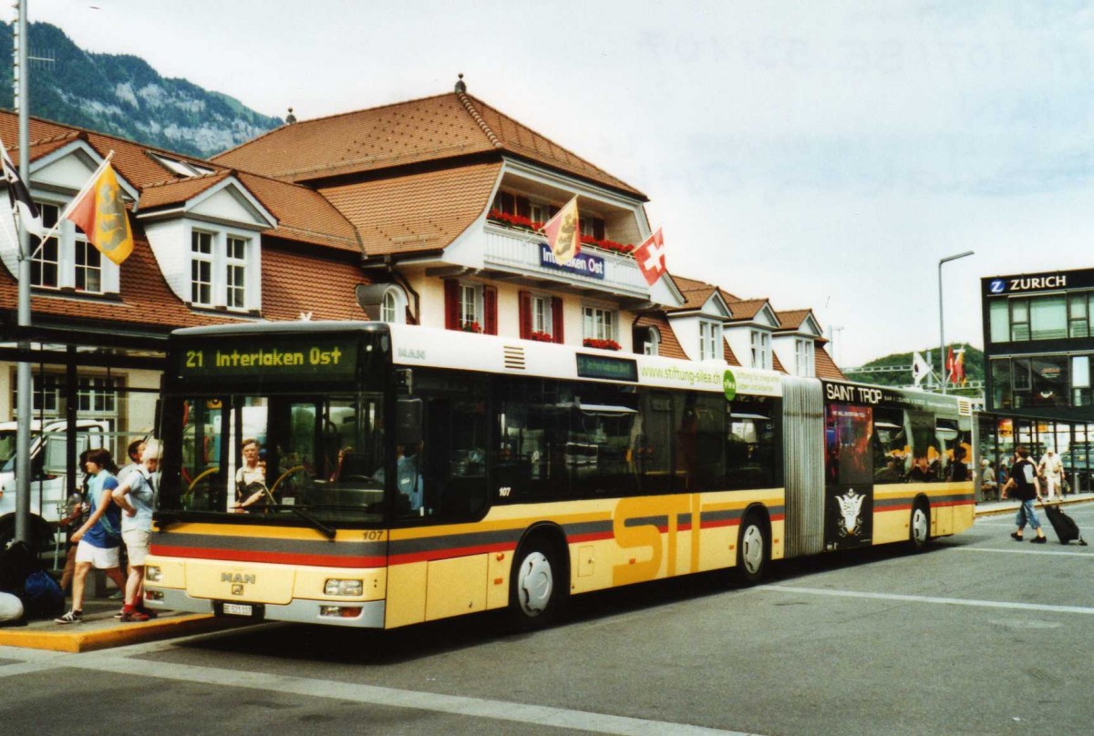 (117'706) - STI Thun - Nr. 107/BE 521'107 - MAN am 14. Juni 2009 beim Bahnhof Interlaken Ost