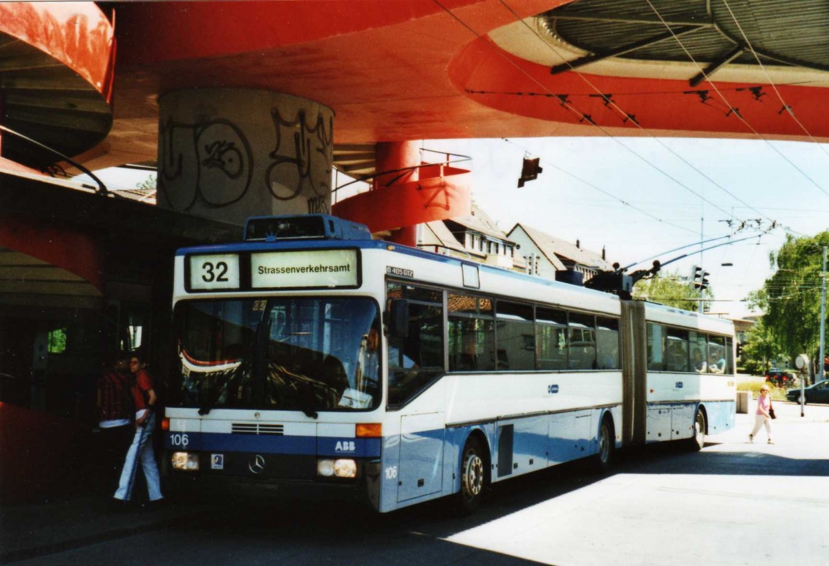 (117'803) - VBZ Zrich - Nr. 106 - Mercedes Gelenktrolleybus am 17. Juni 2009 in Zrich, Bucheggplatz