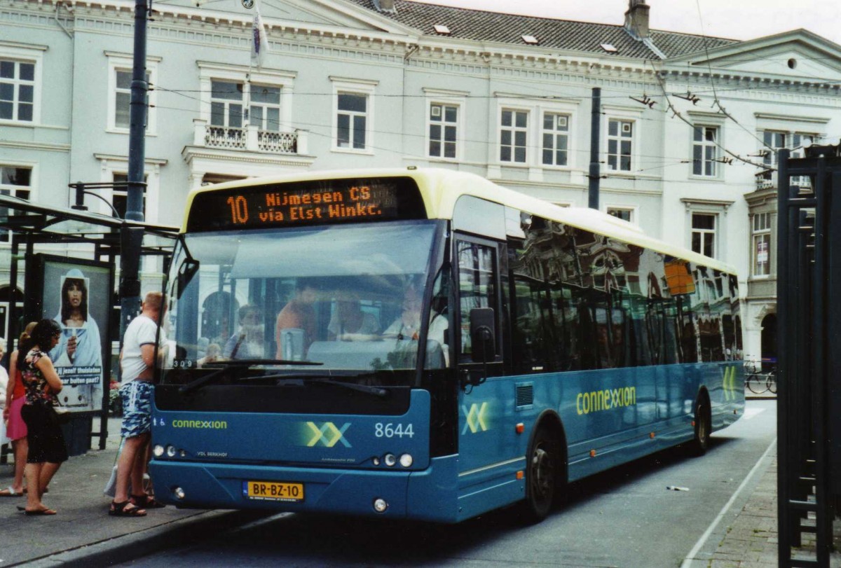 (118'201) - Connexxion - Nr. 8644/BR-BZ-10 - VDL Berkhof am 5. Juli 2009 beim Bahnhof Arnhem