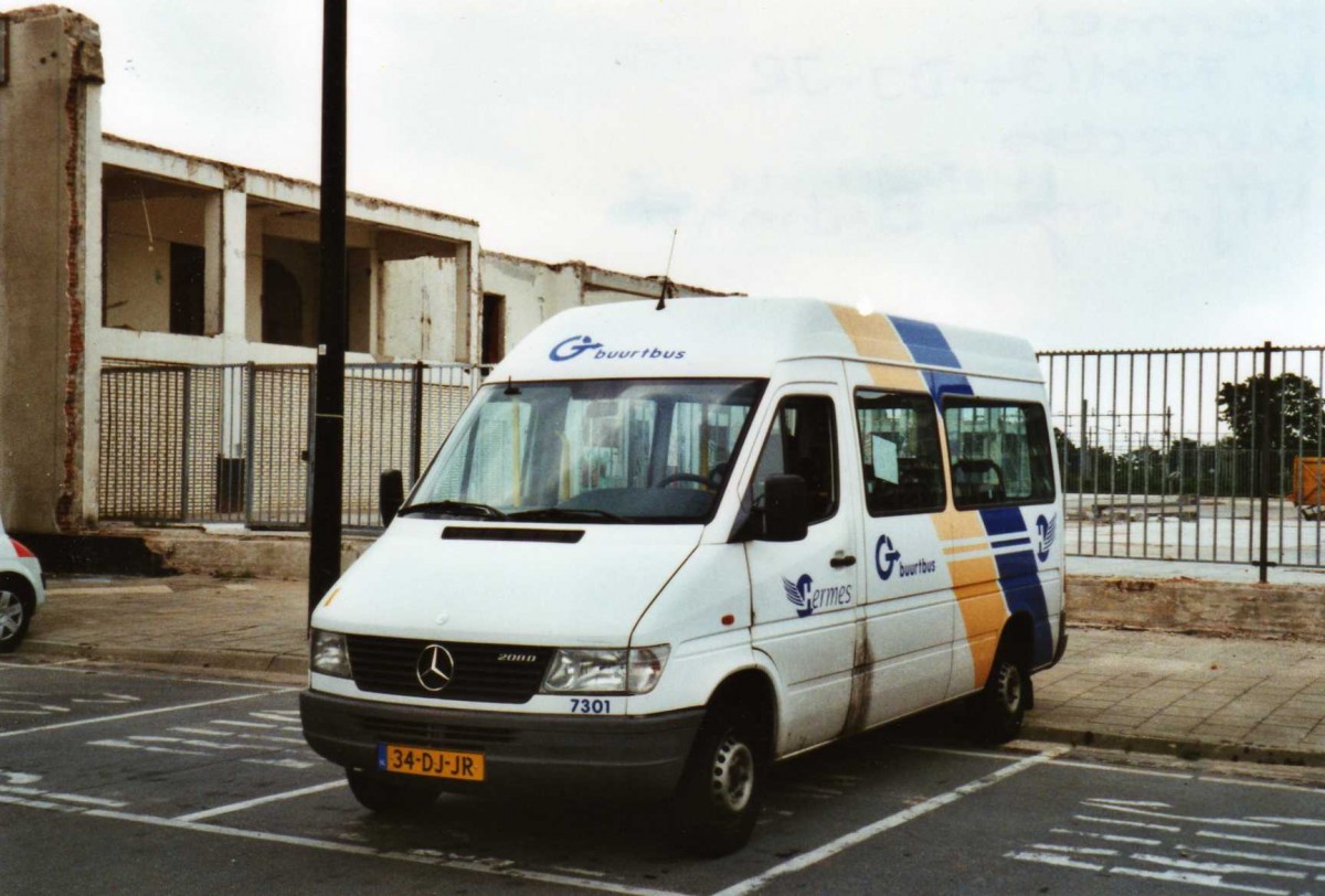 (118'235) - Hermes, Kampen - Nr. 7301/34-DJ-JR - Mercedes am 5. Juli 2009 beim Bahnhof Nijmegen