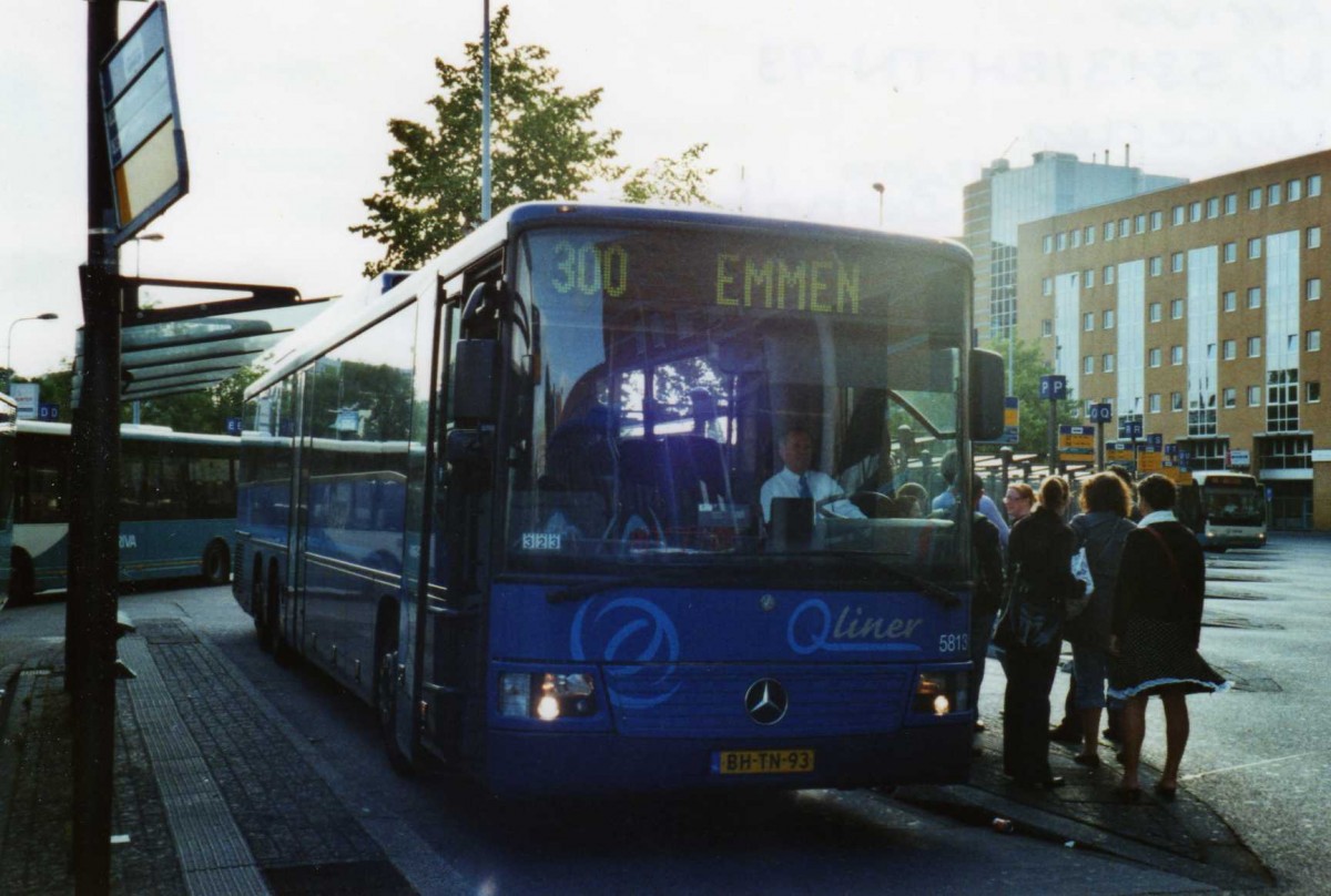 (118'425) - ARRIVA - Nr. 5813/BH-TN-93 - Mercedes am 7. Juli 2009 beim Bahnhof Groningen