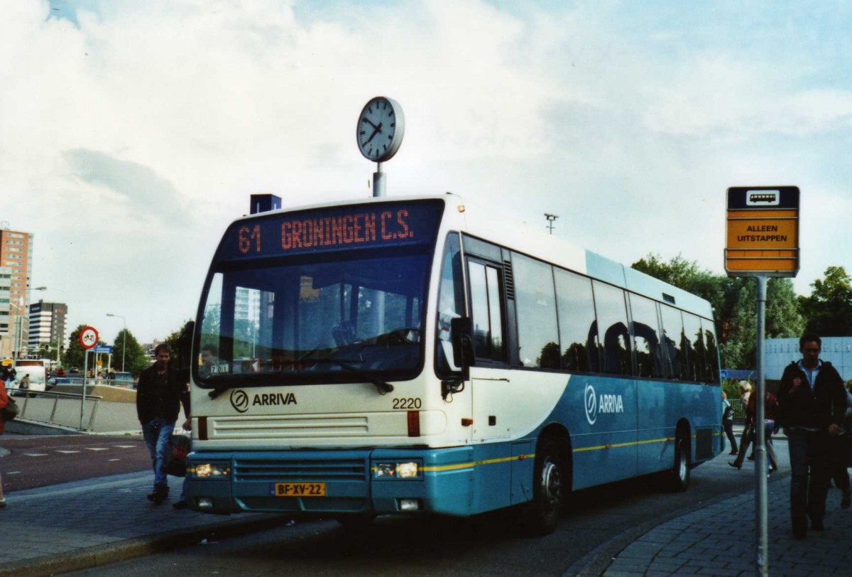 (118'434) - ARRIVA - Nr. 2220/BF-XV-22 - Den Oudsten am 7. Juli 2009 beim Bahnhof Groningen