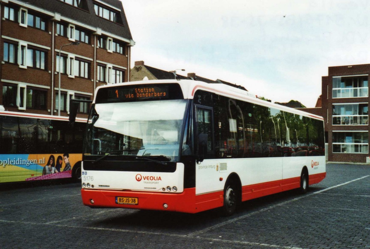 (118'618) - VEOLIA - Nr. 5176/BS-JS-38 - VDL Berkhof am 7. Juli 2009 beim Bahnhof Roermond