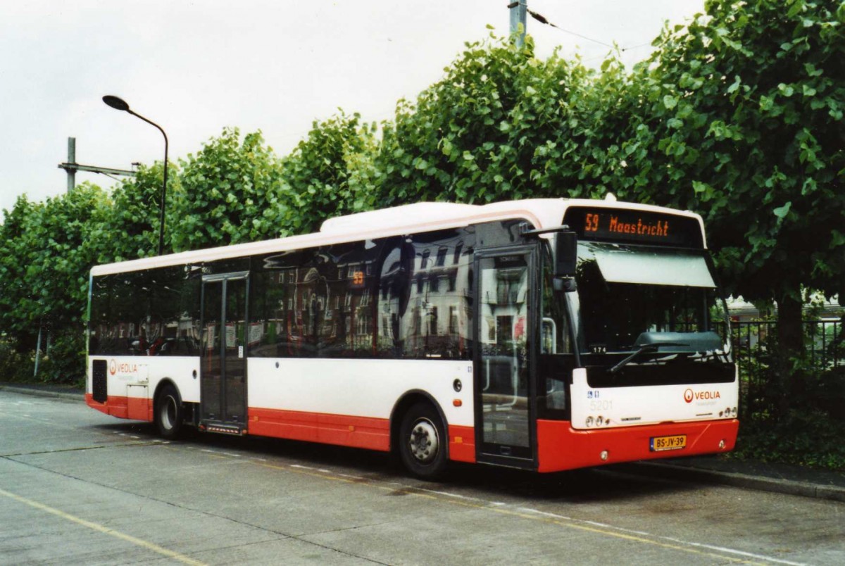 (118'623) - VEOLIA - Nr. 5201/BS-JV-39 - VDL Berkhof am 8. Juli 2009 beim Bahnhof Maastricht