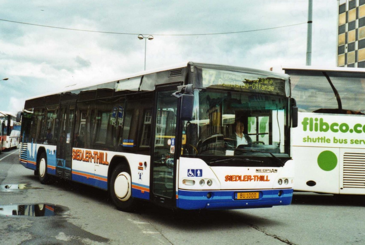 (118'801) - Siedler-Thill, Ttange - BU 1000 - Neoplan am 8. Juli 2009 beim Bahnhof Luxembourg