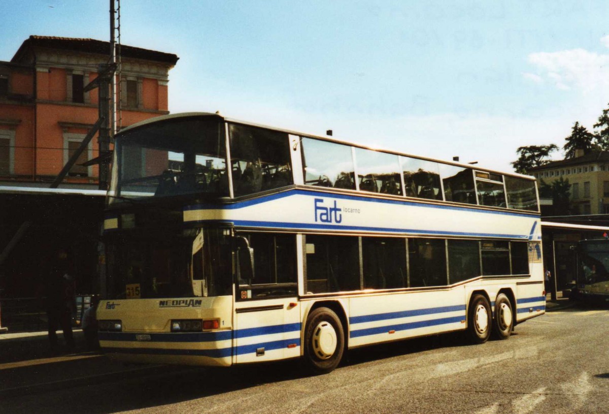 (119'319) - FART Locarno - Nr. 1/TI 69'101 - Neoplan (ex Nr. 101) am 26. Juli 2009 beim Bahnhof Locarno