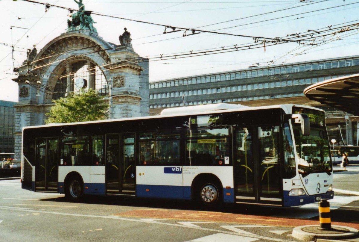 (119'701) - VBL Luzern - Nr. 67/LU 15'729 - Mercedes am 15. August 2009 beim Bahnhof Luzern