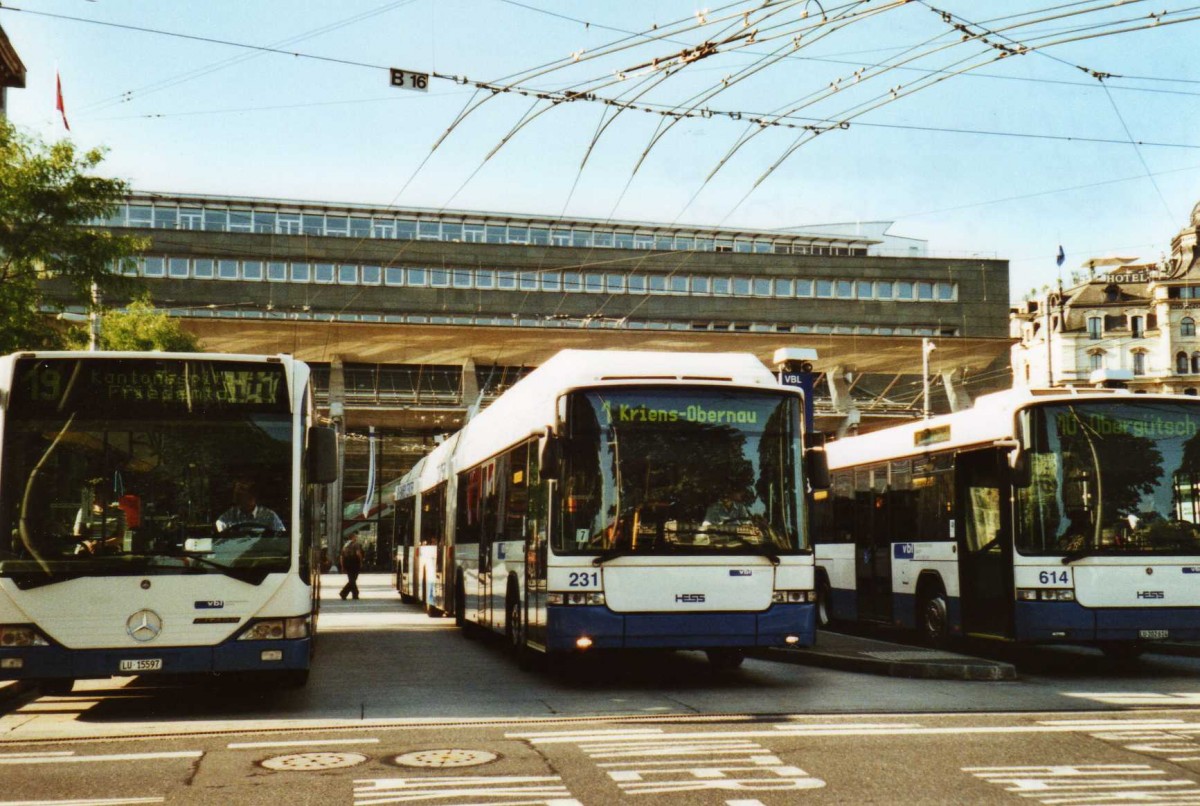 (119'711) - VBL Luzern - Nr. 231 - Hess/Hess Doppelgelenktrolleybus am 15. August 2009 beim Bahnhof Luzern