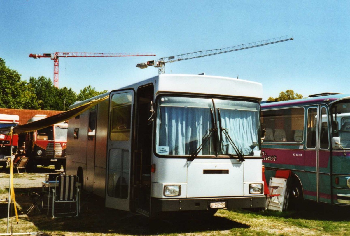 (119'929) - Jenni, Embrach - ZH 557'909 - Mowag/Hess (ex Knupp, Emmen; ex Steiner, Messen) am 15. August 2009 in Zug, Wohnbustreffen