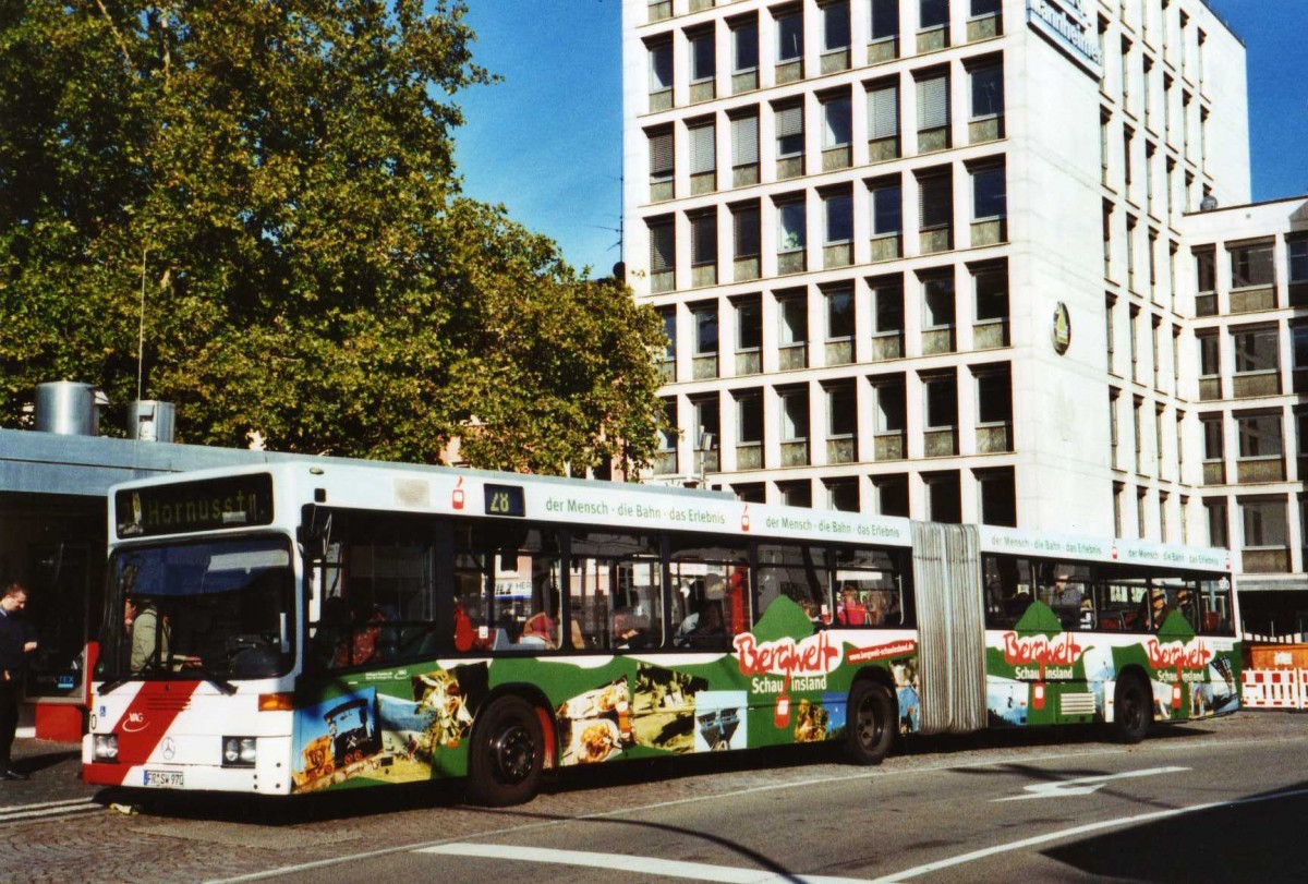 (121'529) - VAG Freiburg - Nr. 970/FR-SW 970 - Mercedes am 20. Oktober 2009 in Freiburg, Siegesdenkmal