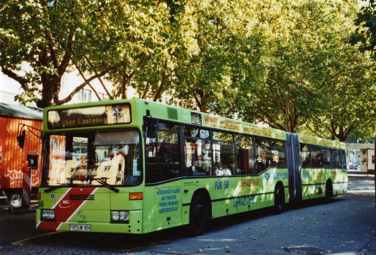 (121'535) - VAG Freiburg - Nr. 958/FR-SW 958 - Mercedes am 20. Oktober 2009 in Freiburg, Siegesdenkmal