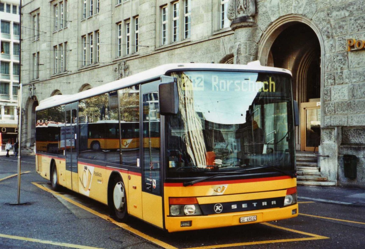 (121'717) - Schwizer, Goldach - SG 49'032 - Setra (ex SG 103'264) am 24. Oktober 2009 beim Bahnhof St. Gallen