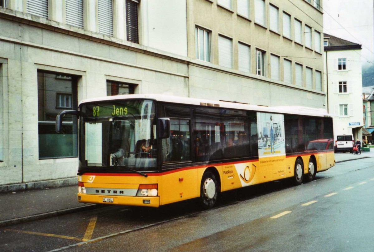 (122'030) - AVA Aarberg - Nr. 2/BE 85'802 - Setra am 16. November 2009 beim Bahnhof Biel