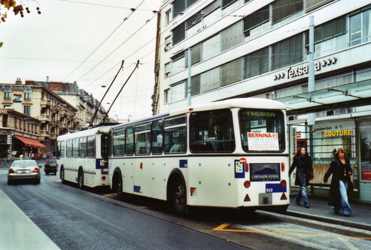 (122'234) - TL Lausanne - Nr. 959 - Rochat/Lauber Personenanhnger am 19. November 2009 beim Bahnhof Lausanne